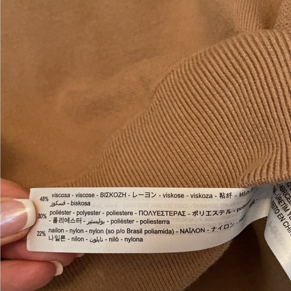 Zara Sleeveless Sweater - Picture 6 of 7